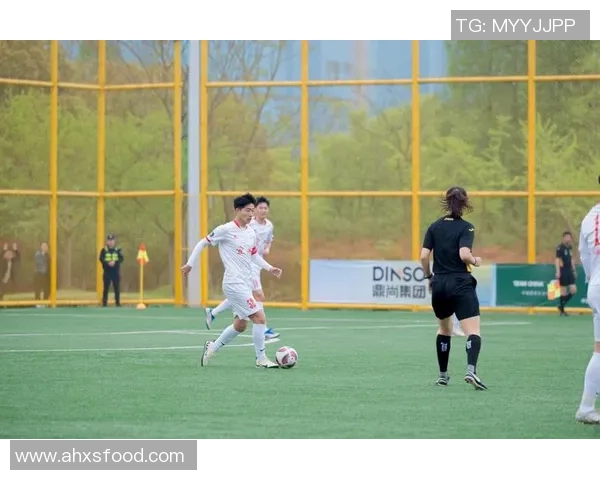 巅峰对决重燃绿茵激情全程回顾足球巨星精彩比赛瞬间 巅峰对决重燃绿茵激情全程回顾足球巨星精彩比赛瞬间
