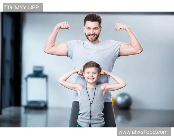 年轻足球球星展现青春力量与健美肌肉的激情瞬间 年轻足球球星展现青春力量与健美肌肉的激情瞬间