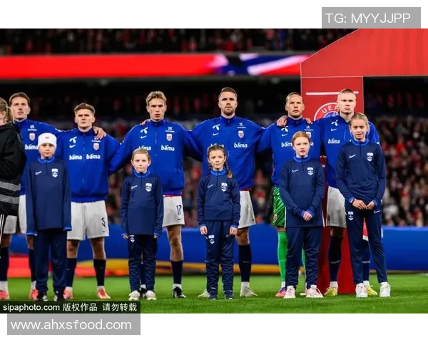 球星首发阵容照曝光足球世界焦点引爆球迷热烈讨论 球星首发阵容照曝光足球世界焦点引爆球迷热烈讨论