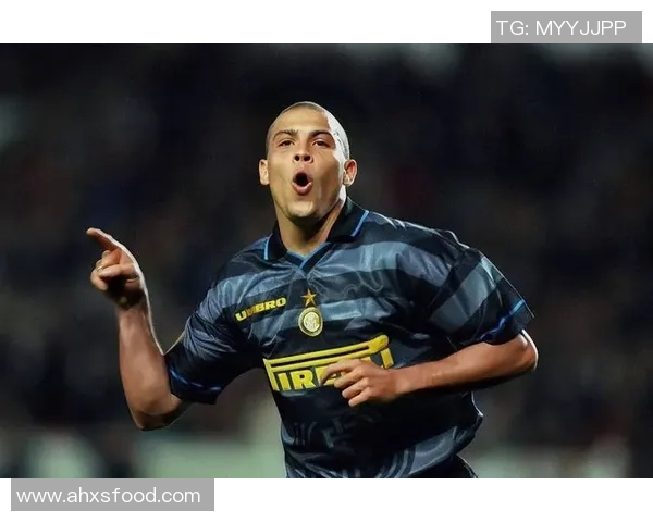 足球传奇汇聚:明星球员明信片珍藏版,带你领略足坛风云人物风采 足球传奇汇聚:明星球员明信片珍藏版,带你领略足坛风云人物风采