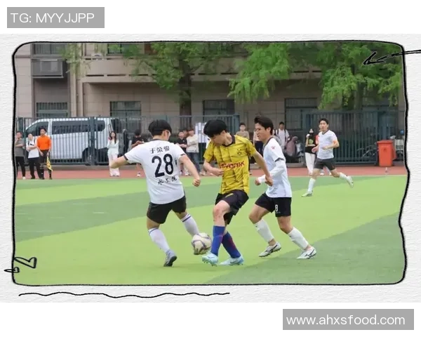 雷锋精神融入足球赛场 雷球星带领球队勇创辉煌新篇章